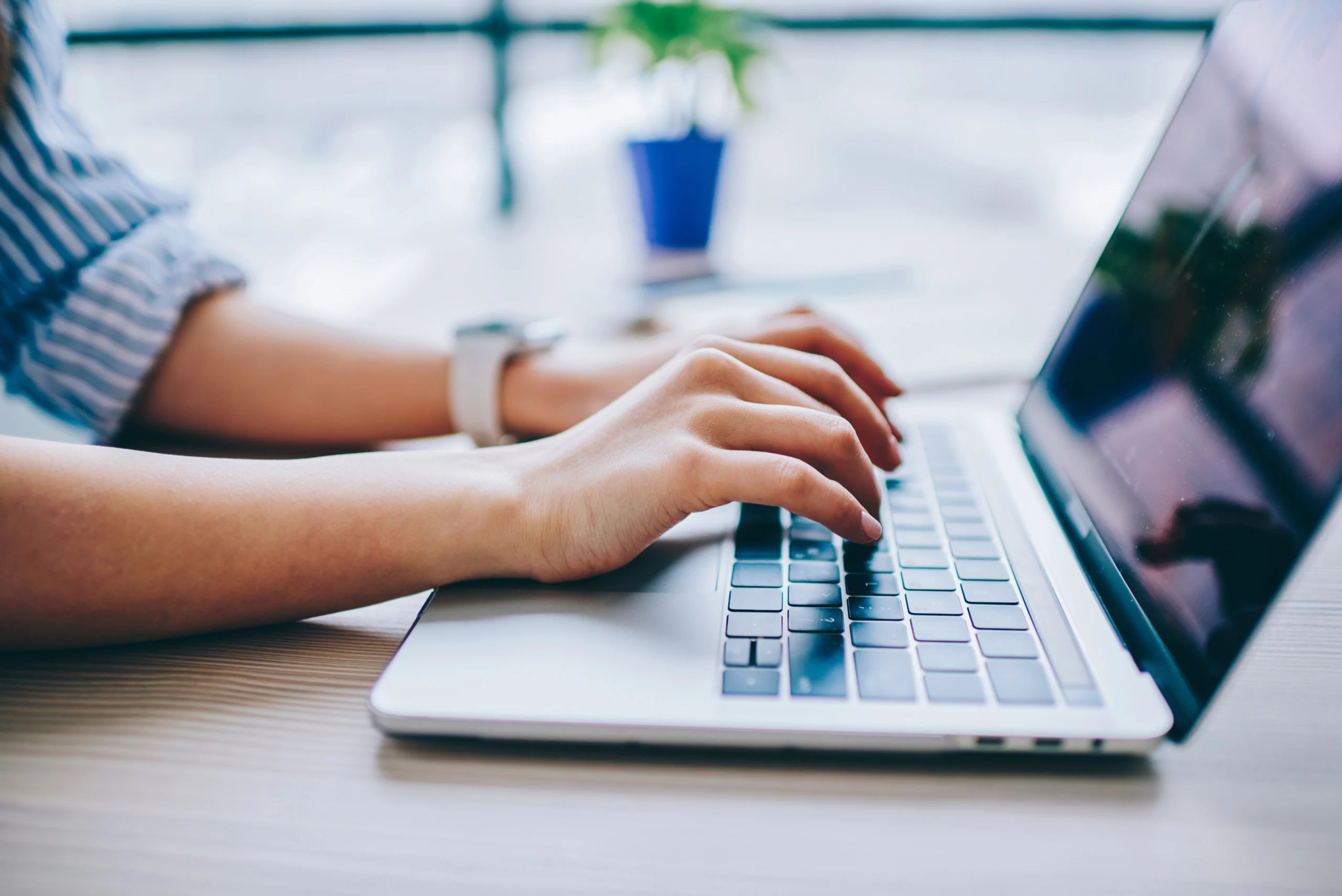 woman on laptop starting an online class